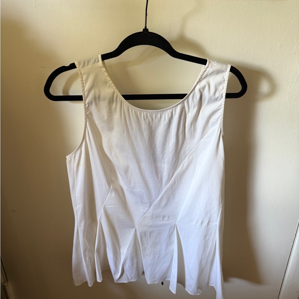Elegant White Sleeveless Top with Black Bow in the back